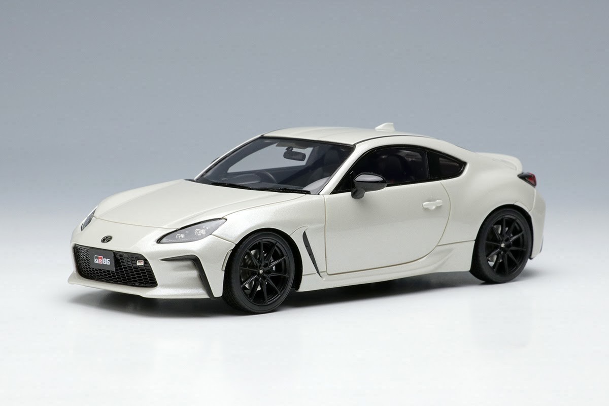 Make Up EIDOLON EM659B 1/43 Toyota GR86 RZ Crystal White Pearl