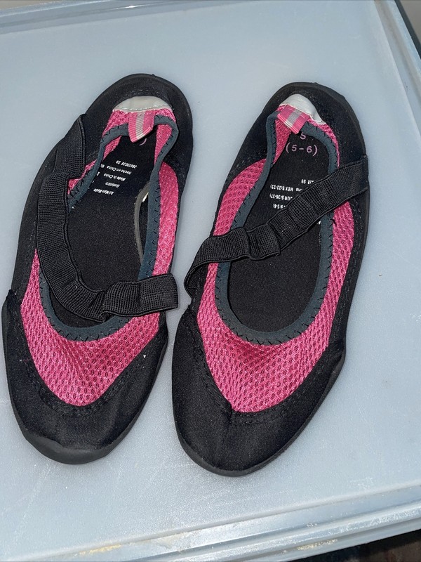 Girls Swim Shoes Size 5-6