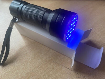 Callaway Kugeln finden Sie Ihre eigenen mit einer Niederfrequenz Taschenlampe kostenlose Batterien