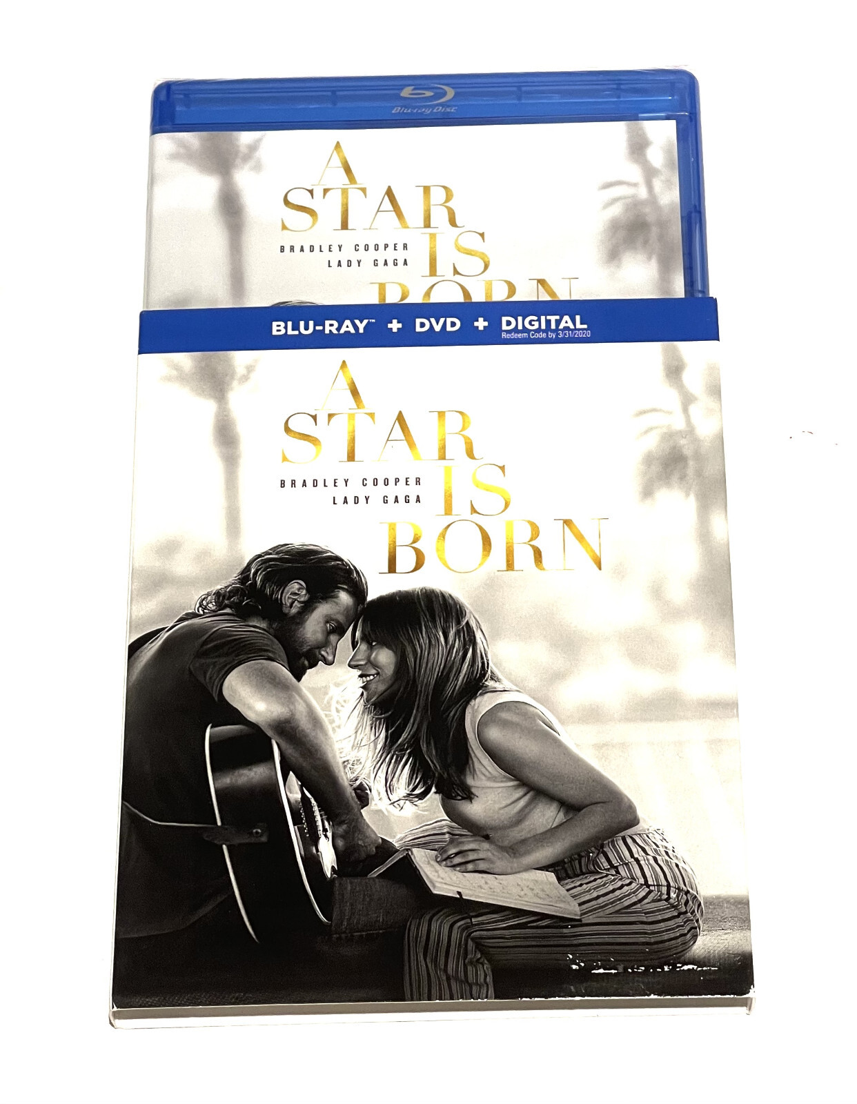 A Star Is Born (Blu-Ray + DVD + Digital) w / Slipcover Brand New