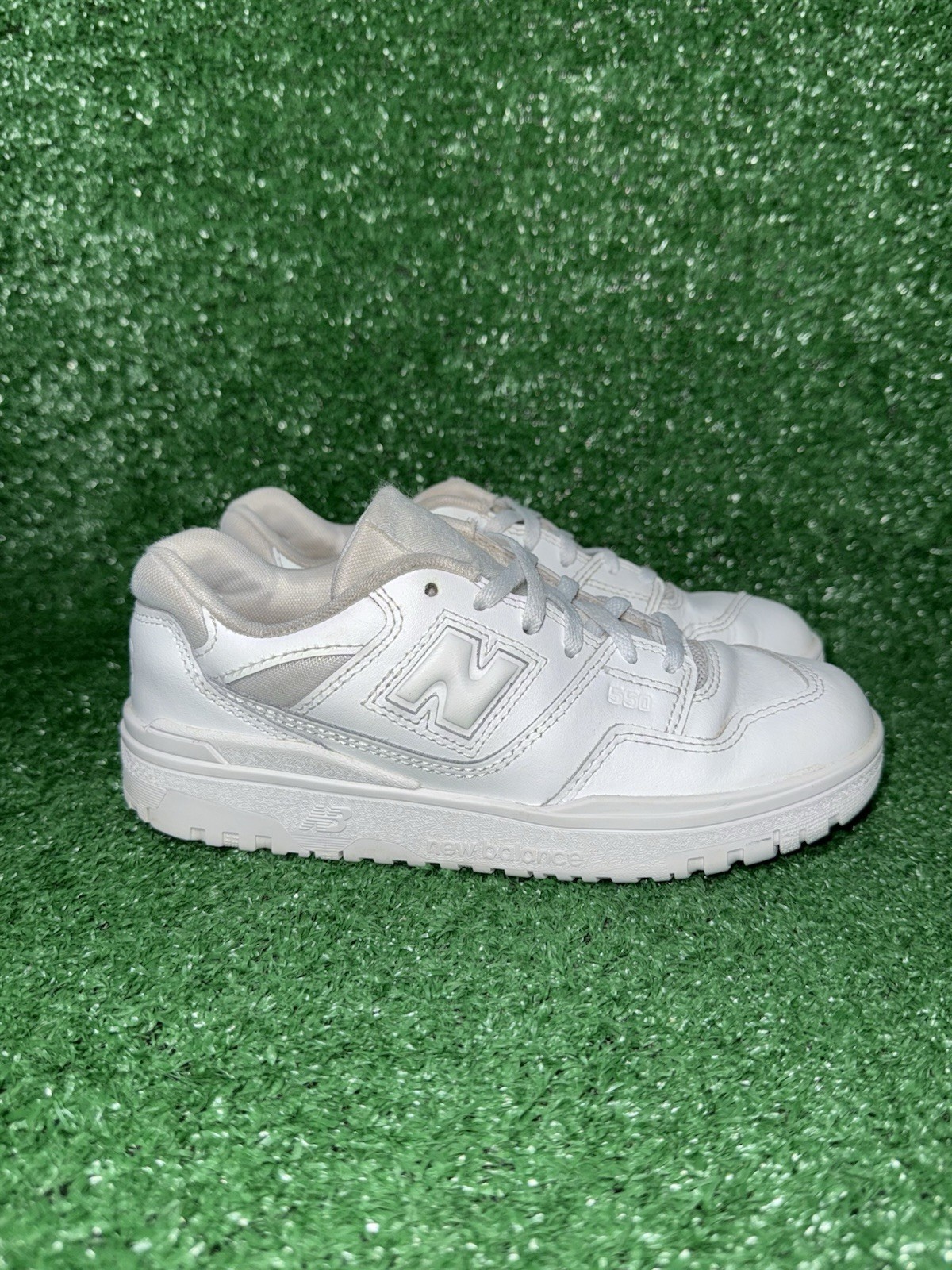 New Balance 550 Kids Size 2 White Walking Lifestyle Shoes Boys Girls Sneakers New Balance 550 Kids Size 2 White Walking Lifestyle Shoes Boys Girls Sneakers