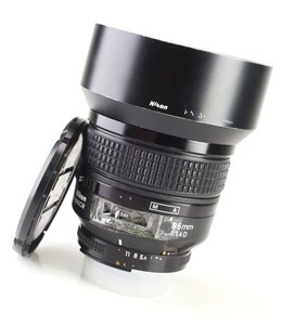 Nikon 85mm F1.4 D Autofocus Prime Nikkor Lens Front & Rear Lens Caps & Hood