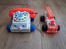 Telefono vintage Fisher Price Chatter tira lungo giocattolo 1961 e motore antincendio 1968