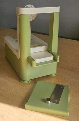 Spiralschneider, Gemüseschneider, Gemüsehobel mit Kurbel von Lurch, weiß/grün