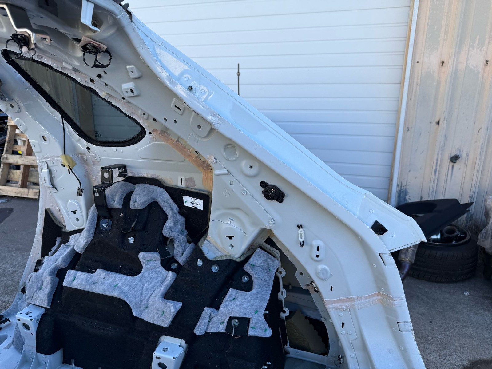 2015-2020 Bentley Bentayga Rear Right Quarter Panel Body Cut Ghost White (6919)