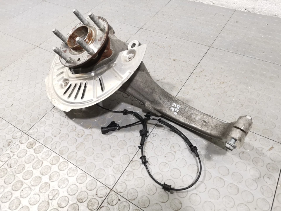 Jeep Grand Cherokee L 3.6 2022 AWD Front Right Side Steering Spindle Knuckle Hub - Image 4 of 4