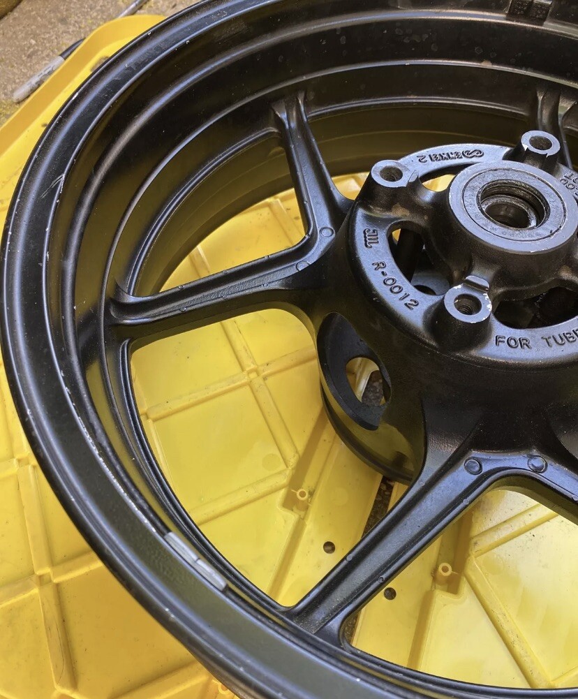2004 2005 Kawasaki ZX10R C1H ZX 10 R Ninja Rear Wheel Rim R-0012