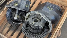 New Takeout Set 4.11 Ratio Meritor MD2014X Front & Rear Differential Set Carrier