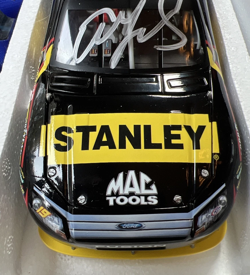 Elliott Sadler # 19 Stanley Tools Ford Fusion 2010 cuna 1/24 con destornillador firmado Foto 3 de 4