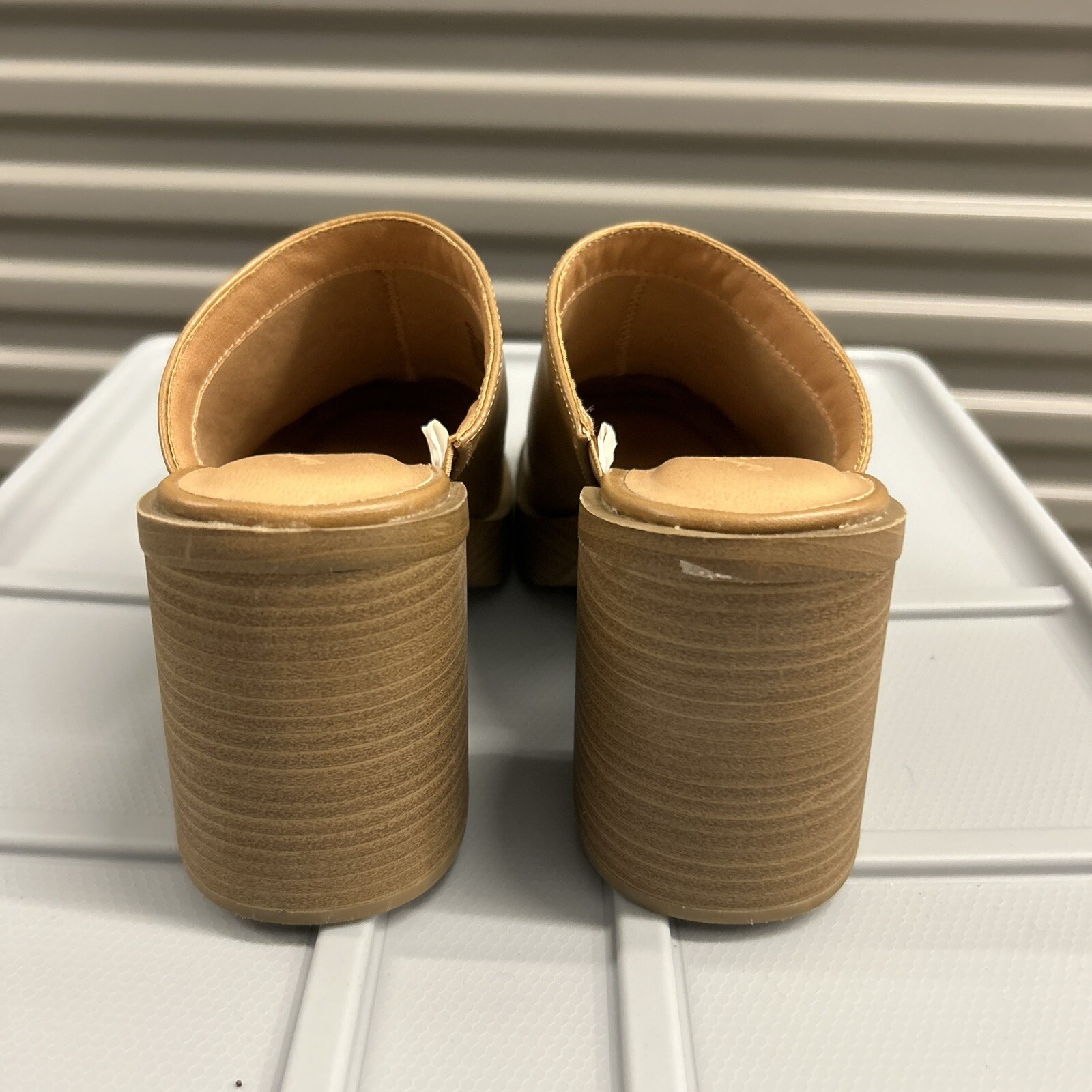 Universal Thread Chunky Platform Mules - image 3