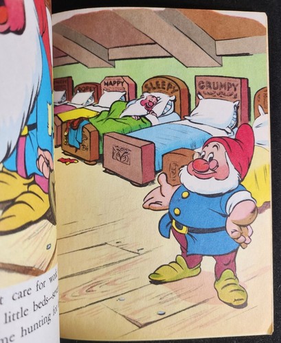 Vintage Children's Little Golden Book ~ SEVEN DWARFS FIND A HOUSE ~ Disney T3943 - Picture 9 of 11