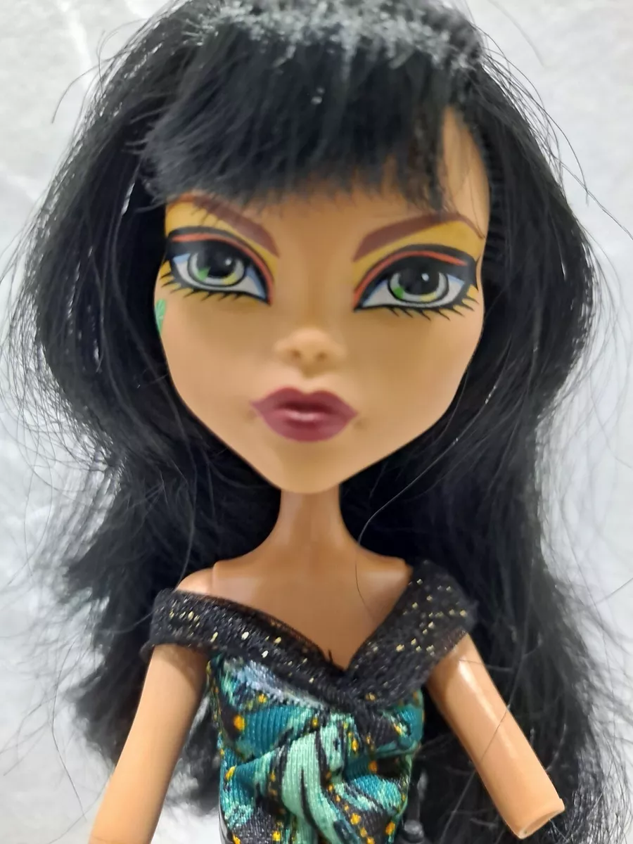 Doll Review: Monster High Black Carpet Clawdeen Wolf