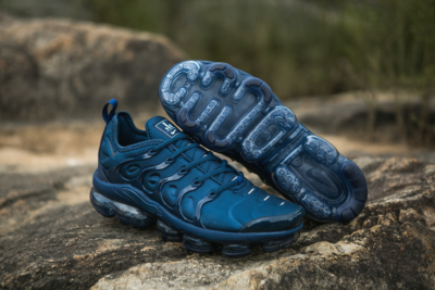 vapormax plus dark blue