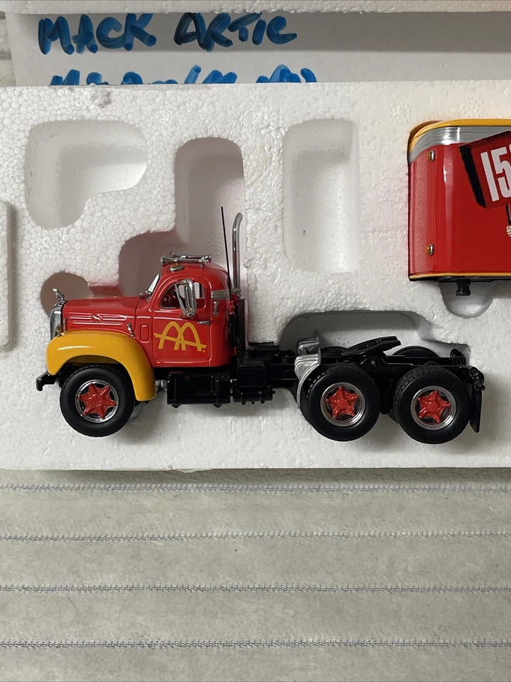 Tractor y remolque grande Matchbox Dinky Dym34577 1955 Mack B-61 Macdonalds Foto 2 de 4