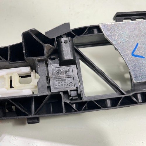 2015-2020 Mercedes-Benz C300 Exterior Front Left Driver Door Handle Bracket - Picture 6 of 10