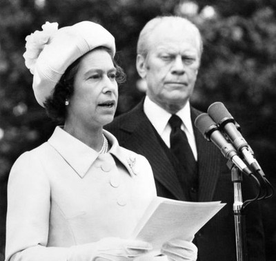 Queen Elizabeth II replies President's welcoming speech Washingto- 1976 Photo