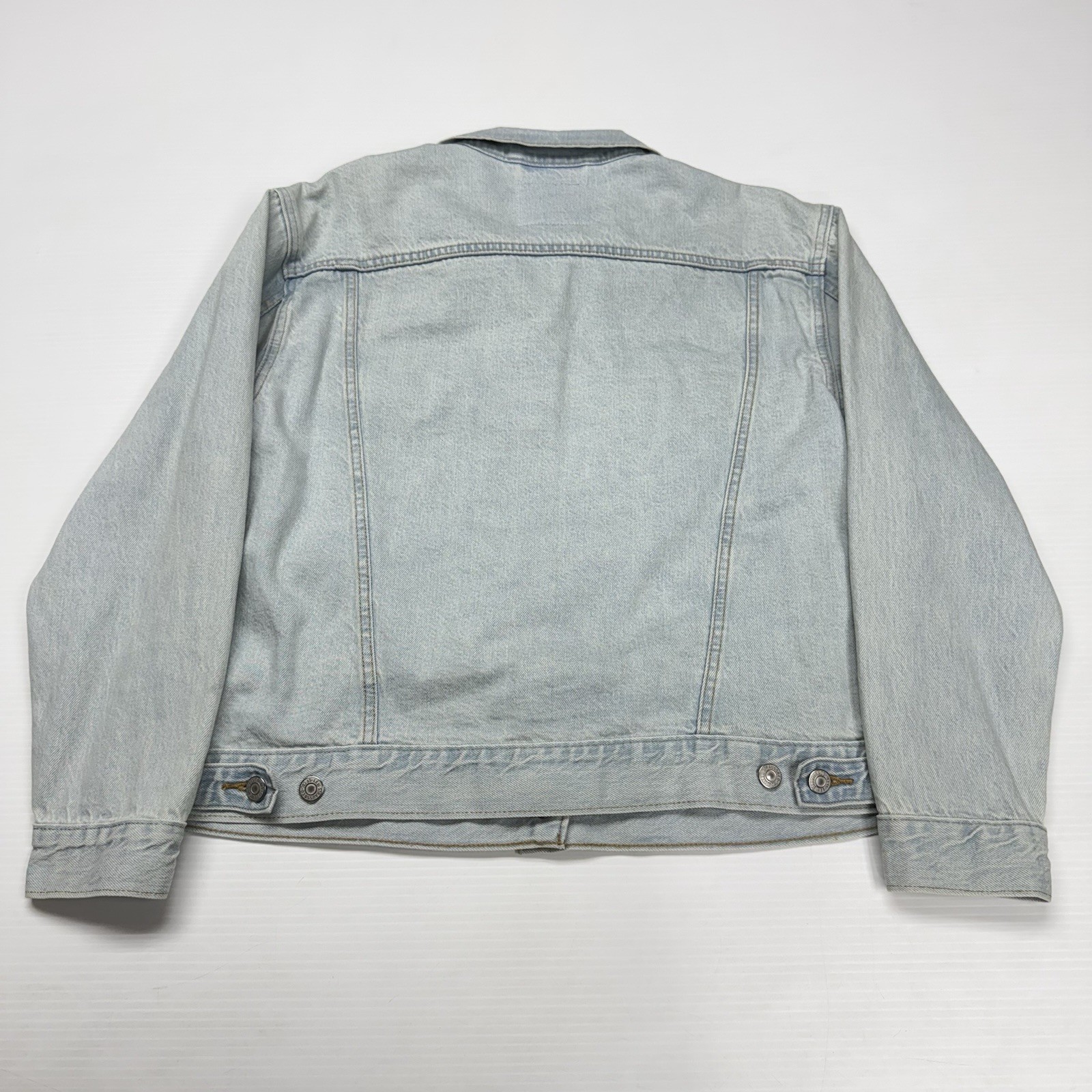 Levi's Premium Mens Denim Trucker Jacket L Blue Light Wash Pleated Workwear