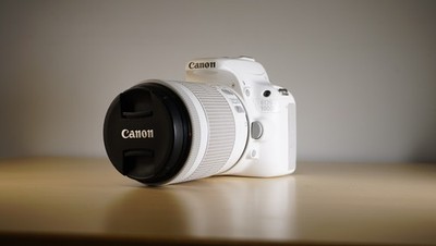 Canon EOS 100D White + 18-55mm IS STM ~1400 exp.