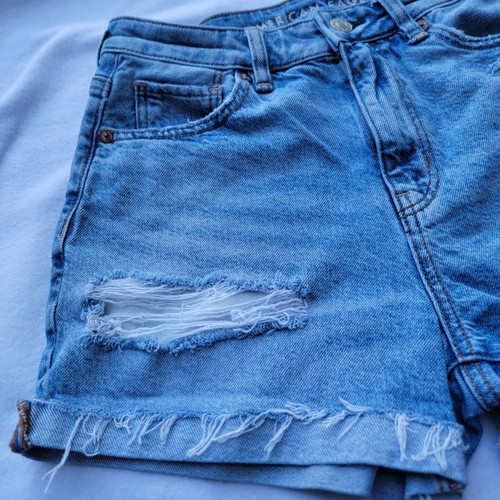 American Eagle Outfitters Strigid Mom Short Distressed Size 0 (26 waist) - Picture 3 of 15