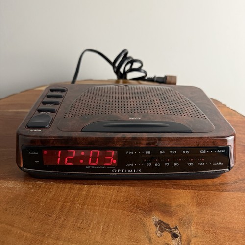 Vintage Faux Wood Grain Optimus CR-319 AM/FM Radio Alarm Clock Red Display WORKS - Picture 2 of 17