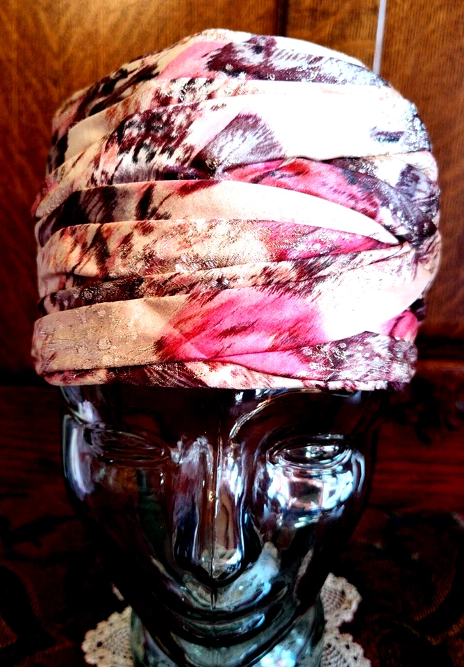 De Colección Cloche Moda Sombrero Rosa Floral Satinado 1900-1930 Plisado Hecho en Unión con Etiqueta Foto 2 de 4