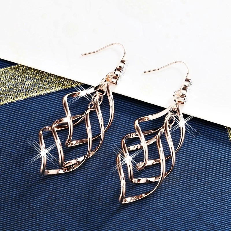 18K Rose Gold GF Simulated Crystal Twisted Rhombus Spiral Drop Dangle Earrings Foto 3 de 4