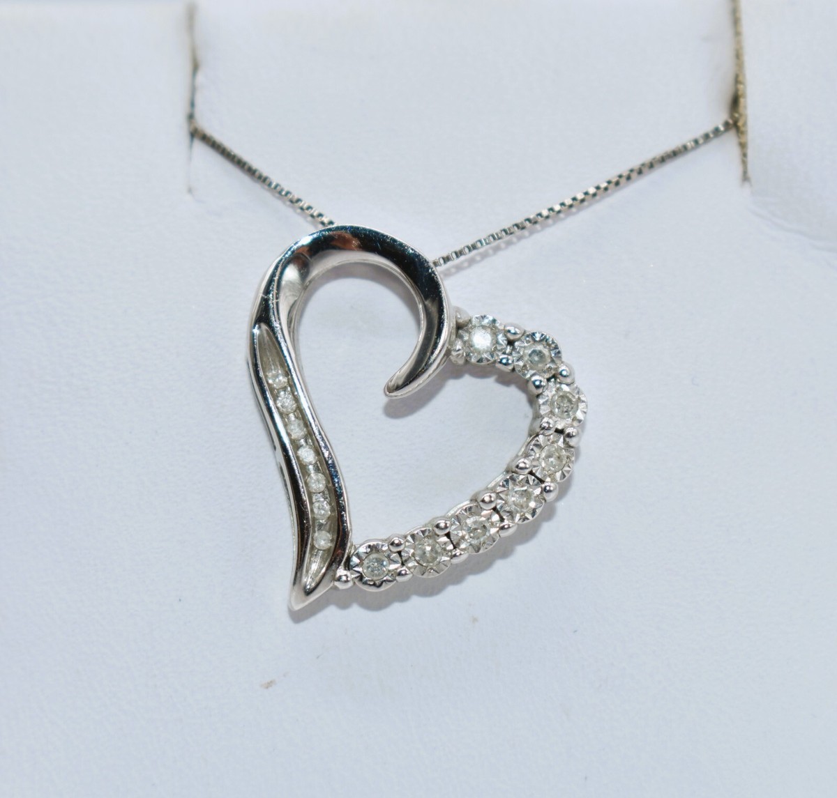 CT TW White Diamond 10 K White Gold Heart Pendant w/21-inch Chain