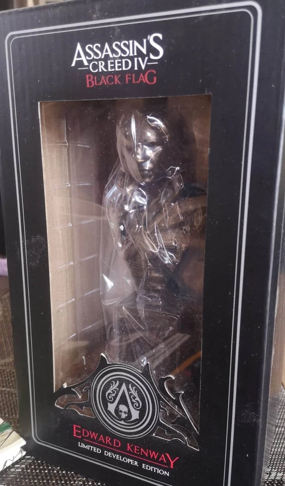 Assassin's Creed Edward Kenway Faux-Bronze Bust -Limited Developer's edition - Image 2 of 4