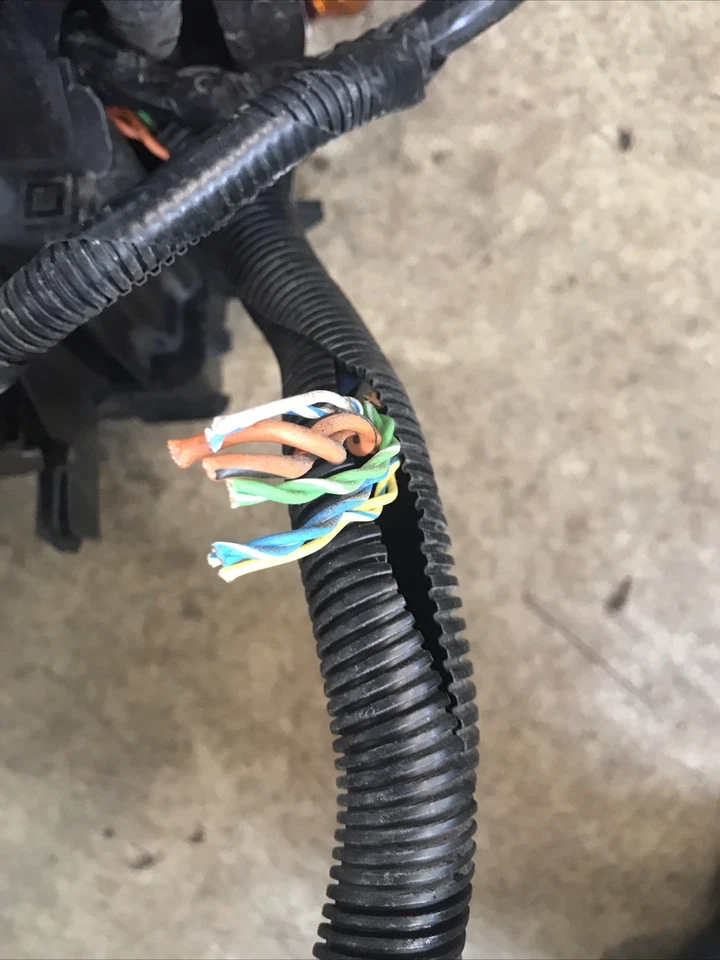 Arnés de cableado de bahía de motor Ford Explorer 3,5 L con caja de fusibles OEM 2018-2019 Foto 2 de 4