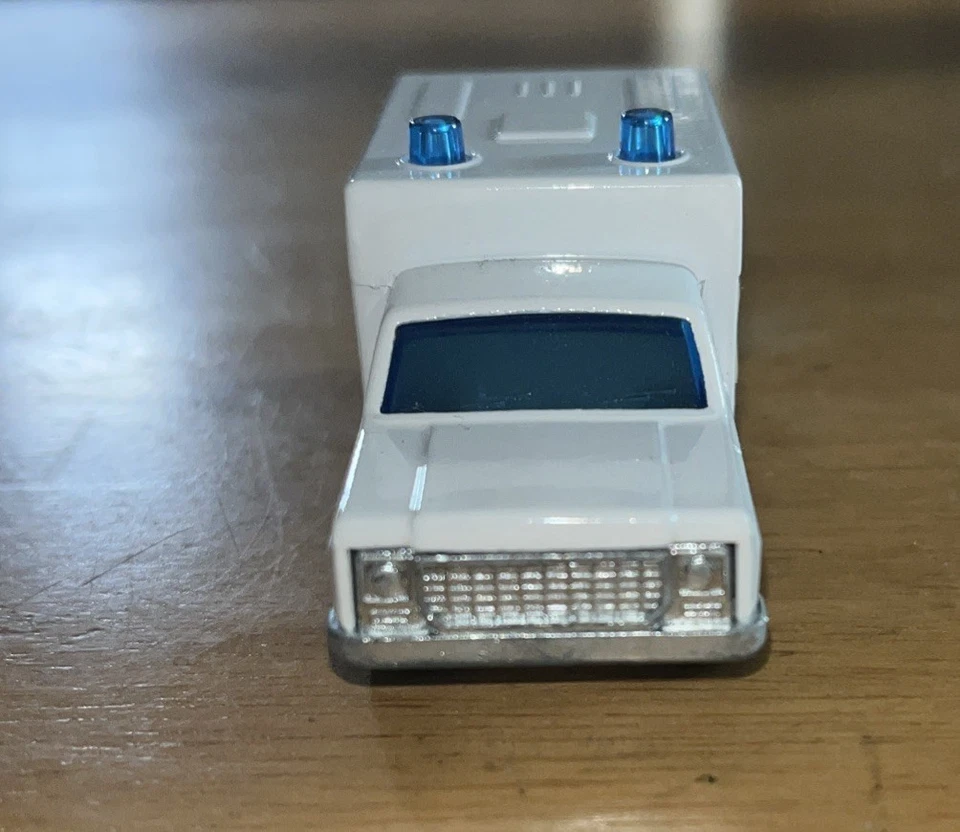 Matchbox Lesney Superfast No41 E скорая помощь неотложная медицинская помощь 1977 - Изображение 4 из 4