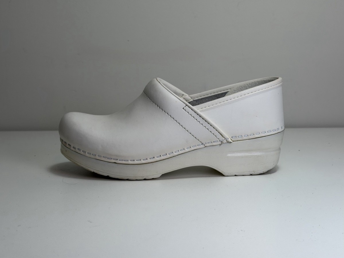 Dansko Professional White Box Leather Clogs Women's Size 38 EU (US