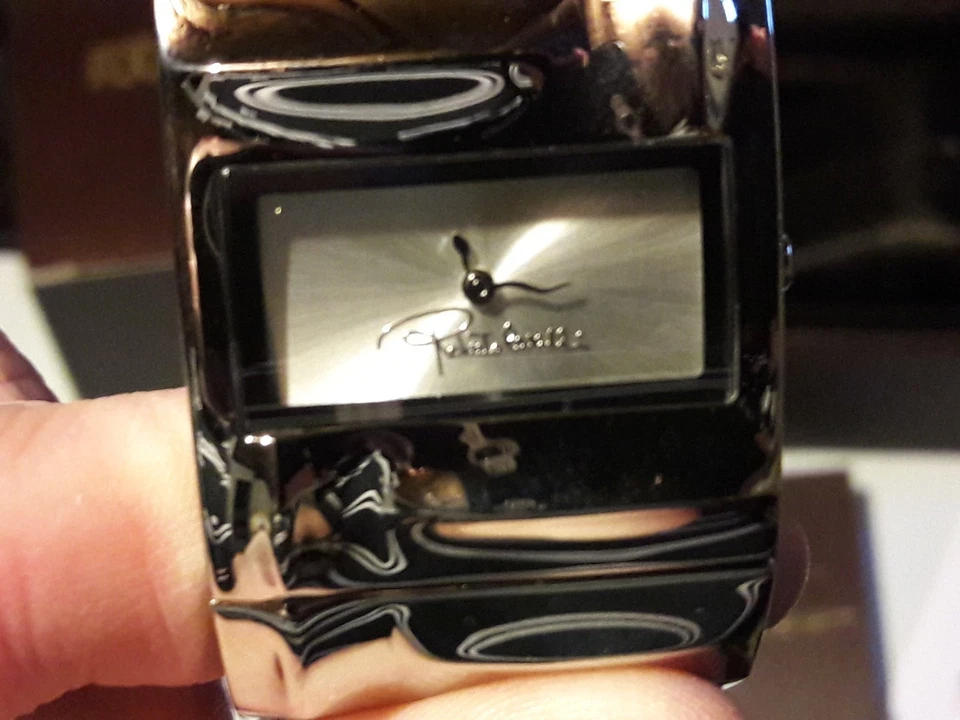 Reloj pulsera para mujer Roberto Cavalli cola de cocodrilo R7253270015 esfera plateada puño Foto 2 de 4