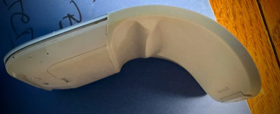 Microsoft Bluetooth Surface Arc Mouse, Light Grey - CZV-00001 - Image 4 of 4