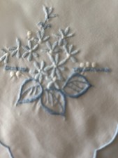 Vintage ~ 1 wkładka do koszykówki na rolki / scone / chleb ~ biała z odcieniami niebieskich kwiatów EMB