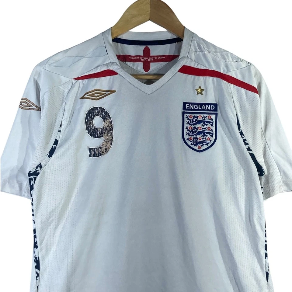 Camiseta de fútbol vintage Inglaterra Umbro #9 FIFA blanca para hombre mediana Foto 2 de 4