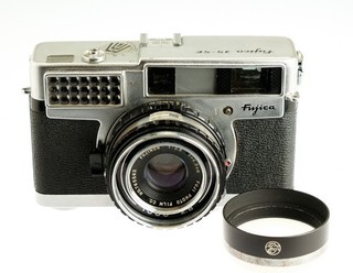 Fujica 35 SE Fujinon 2 8 / 4 5cm Citizen MLT 1000 2.8 mit Fuji Sonnenblende