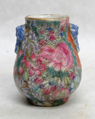VINTAGE CHINESE MINIATURE 1 3/4" PORCELAIN FLORAL VASE - Picture 6 of 6