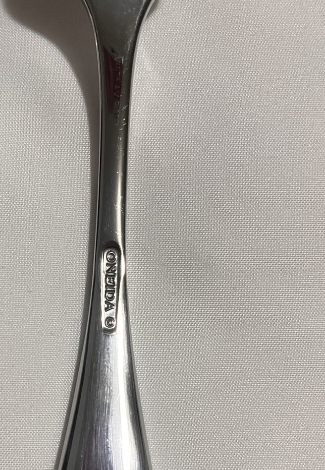Oneida VOSS (Glossy) Pattern Stainless Flatware Salad FORKS Set of 4