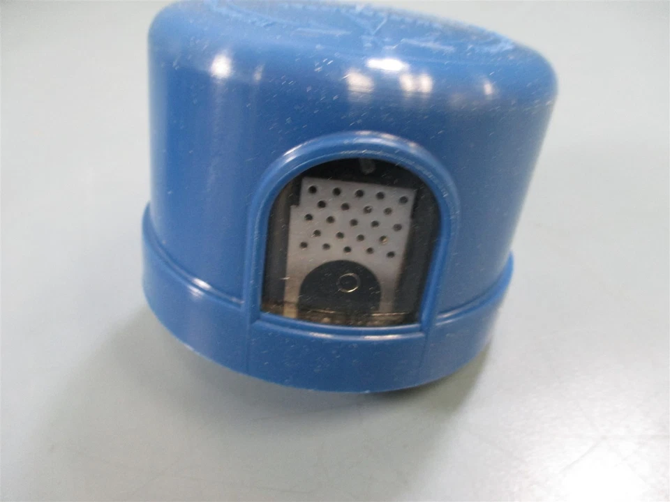 Lot of 2 Tork Turn lock Mounting Instant Response Photocontrol 105-285VAC 2007A  - Image 3 of 4