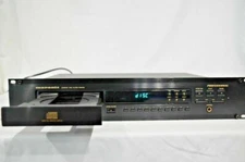 MARANTZ PMD320U PROFESSIONAL CD COMPACT DISC PLAYER W/POWER CORD (ONE)