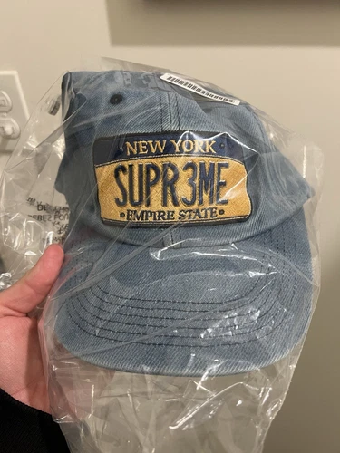 Casquette chapeau 6 panneaux bleu denim Supreme SS25 plaque d'immatriculation taille unique