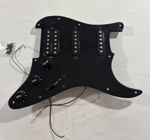 Squier BULLET STRAT　ピックガード交換 Squier Bullet Strat Pickguard | eBay