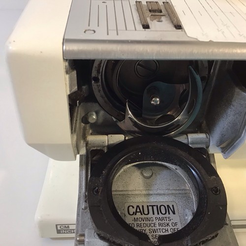 Máquina de coser especial para computadora Bernina 1080 con 32 accesorios y cubierta blanda - Imagen 16 de 24