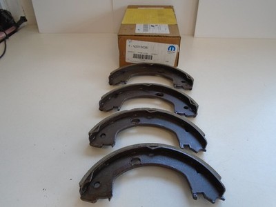 Original Mopar Bremsbacken V2013036 passend für Chrysler PT Cruiser 00-10 300M 98-04