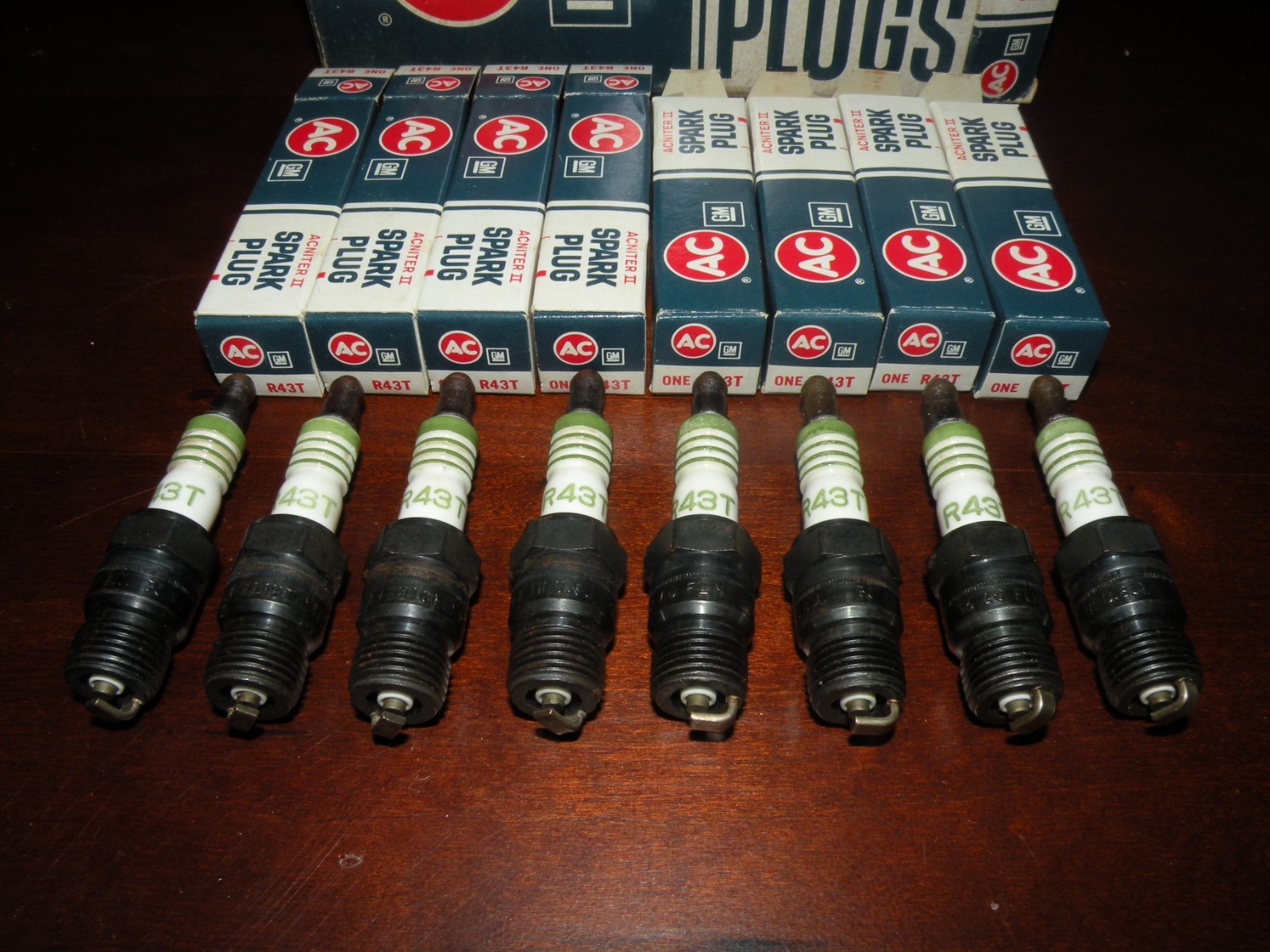 R43T AC Spark Plug Set/8 1970 Camaro Nova Chevelle Corvette 454 402 HP NOS GM