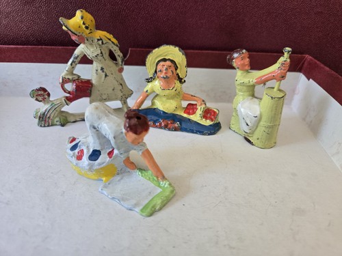 VINTAGE MANOIL HAPPY FARM SERIES 4 FIGURES EXCEPTIONAL PIECES FARM GIRLS /WOMEN