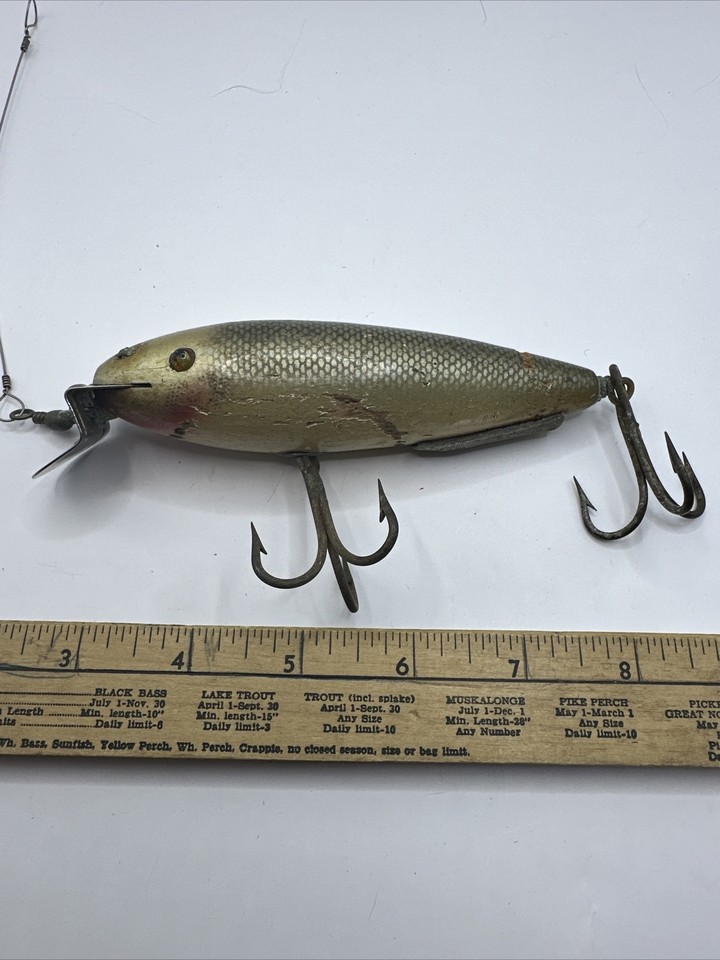 Creek Chub Bait Company Husky Musky Lure Shiner Chub Scale Fisherman