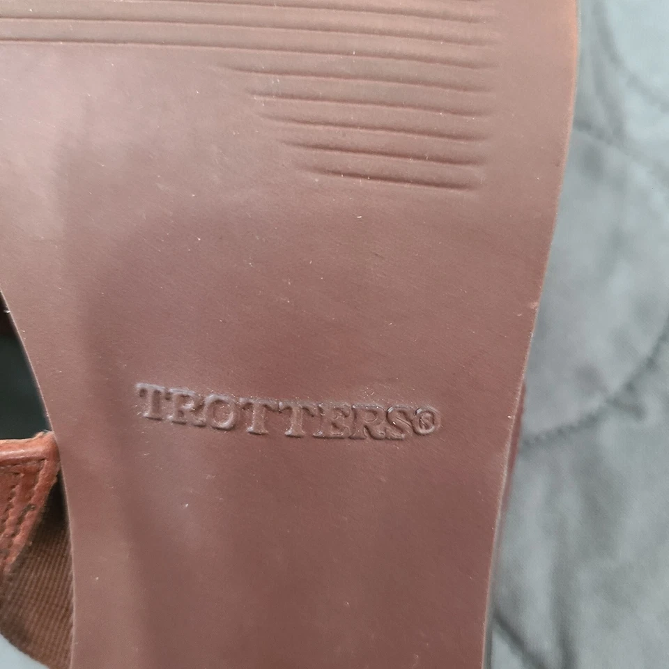 Trotters "Angela" Leather Sandal Heels w/ Woven Accents in "Natural Brown" 7.5 N - Image 2 of 4