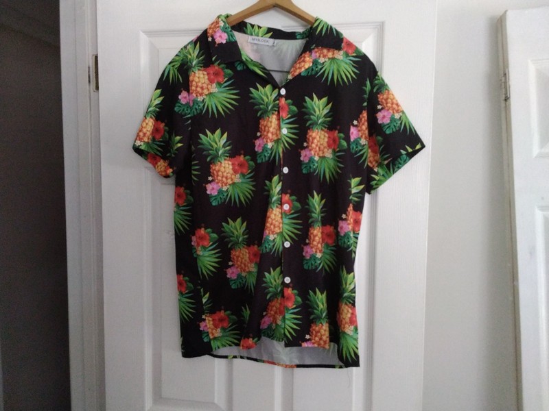 Beautiful Hawaiian Shirt ( M )