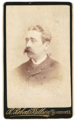 Fotografie R. Roberts Willson, Walworth, Walworth Road 116, Porträt eines Manne 